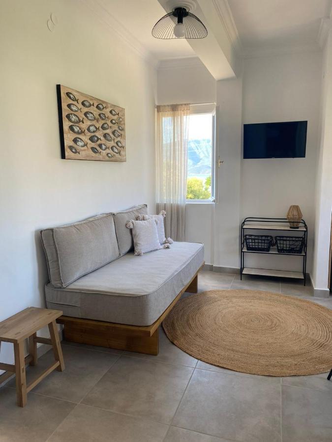 Thassa Beach Apartment No1 Leonídion Esterno foto