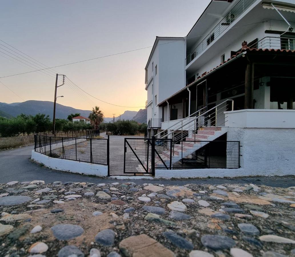 Thassa Beach Apartment No1 Leonídion Esterno foto